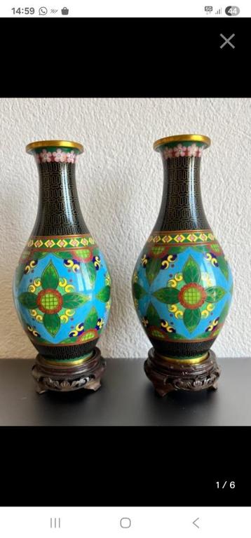 Prachtig paar Chinese cloisonnevazen  beschikbaar voor biedingen