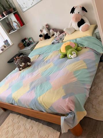 Houten bed beschikbaar voor biedingen