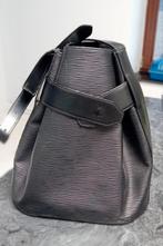 YSL handtas, Ophalen, Handtas