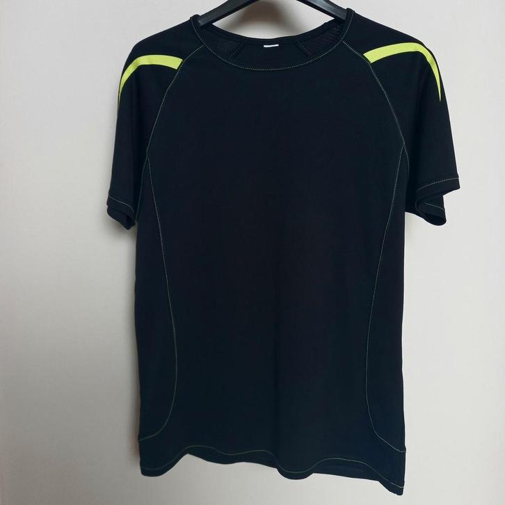 Nieuw sportshirt heren, maat M, Kleding | Heren, Sportkleding, Zo goed als nieuw, Maat 48/50 (M), Zwart, Ophalen