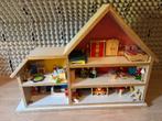 Houten poppenhuis met meubeltjes, Ophalen, Zo goed als nieuw, Poppenhuis