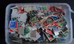 Doos postzegels 526 gram, Postzegels en Munten, Ophalen of Verzenden