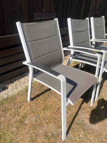 4 tuinstoelen beschikbaar voor biedingen