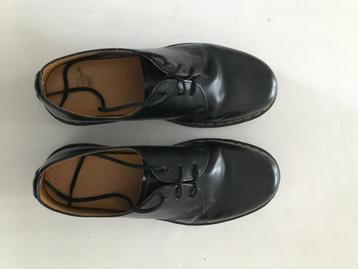 Dr. Martens maat 43 beschikbaar voor biedingen