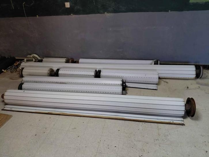 GRATIS  - 11 gebruikte rolluiken Verschillende afmetingen, Doe-het-zelf en Bouw, Rolluiken, Gebruikt, Ophalen