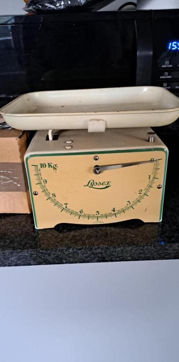 vintage keukenweegschaal beschikbaar voor biedingen