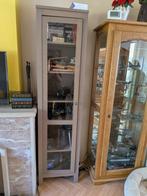 Hemnes houten vitrinekast met 6 verdiepingen. Kleur beukenho, Huis en Inrichting, Ophalen, Zo goed als nieuw