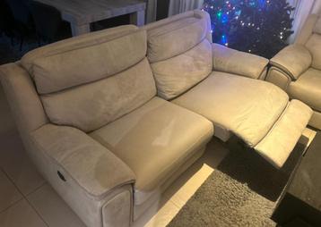 Salon set met dubbel elektrische relax , wegens buitenland beschikbaar voor biedingen