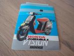 Sticker Honda Vision brommer scooter, Verzamelen, Ophalen of Verzenden, Zo goed als nieuw, Auto of Motor