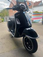 Vespa gts 300, Fietsen en Brommers, Ophalen, Zo goed als nieuw