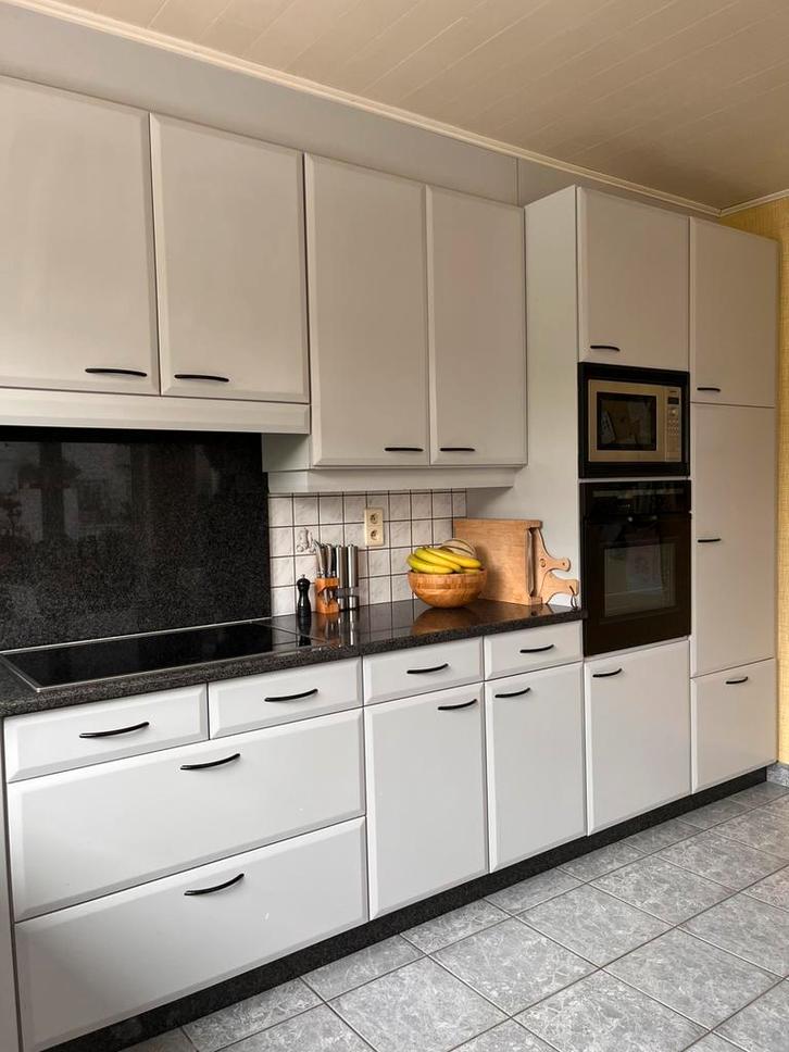 L-vormige keuken met granieten blad, Huis en Inrichting, Keuken | Complete keukens, Gebruikt, Hoekkeuken, Grijs, Graniet of Steen