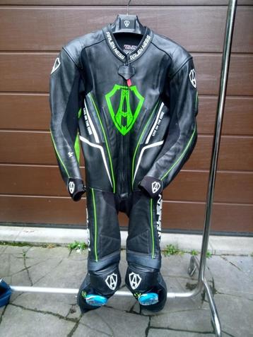Lederen jumpsuit uit één stuk  beschikbaar voor biedingen