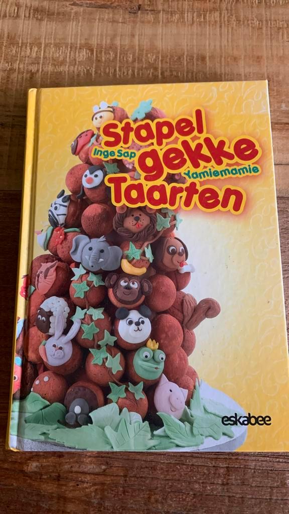 Inge Sap - Yamiemamie stapelgekke taarten, Boeken, Kinderboeken | Jeugd | 13 jaar en ouder, Zo goed als nieuw, Ophalen of Verzenden