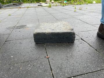 30m2 Donkergrijze betonklinkers beschikbaar voor biedingen