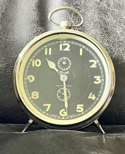 Réveil Kienzle TAM TAM en métal argenté. Année 1930, Antiquités & Art, Antiquités | Horloges, Enlèvement ou Envoi