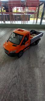 Brudor wegenwerk camionette, Ophalen