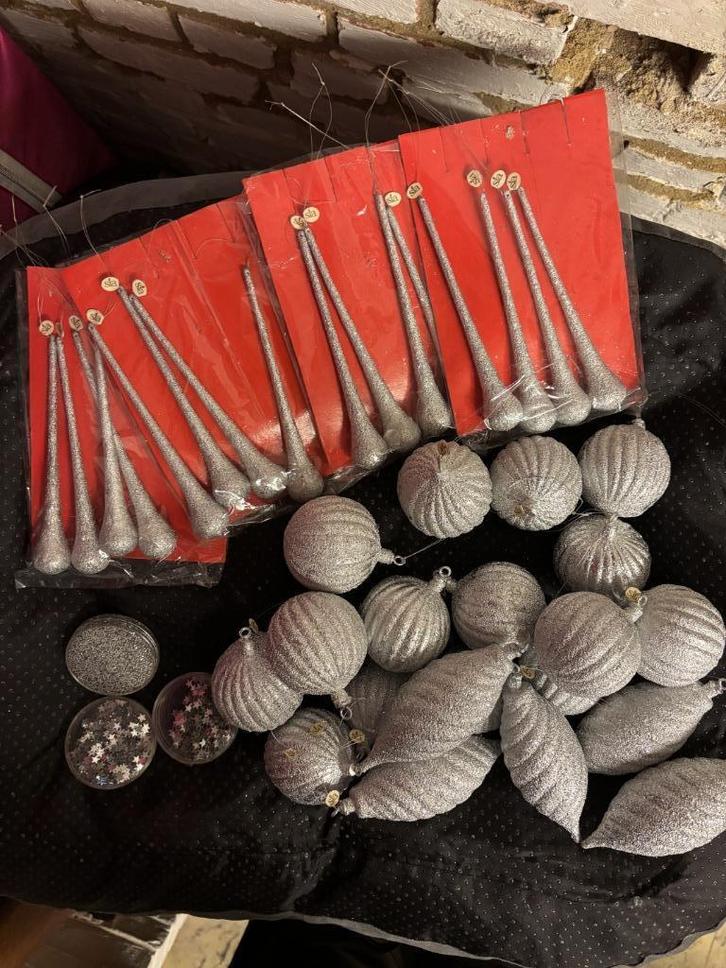 Zilveren kerstballen set van het merk SIA 36 stuks, Diversen, Kerst, Zo goed als nieuw, Ophalen