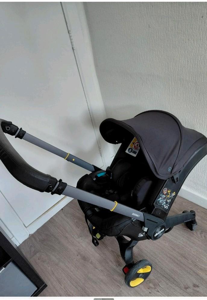Doona I inklapbare autostoel nitro black, Kinderen en Baby's, Kinderwagens en Combinaties, Zo goed als nieuw, Kinderwagen, Ophalen