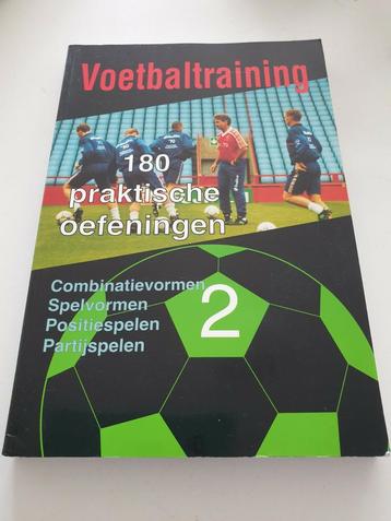 Voetbaltraining DEEL 2, 180 praktische oefeningen

 beschikbaar voor biedingen