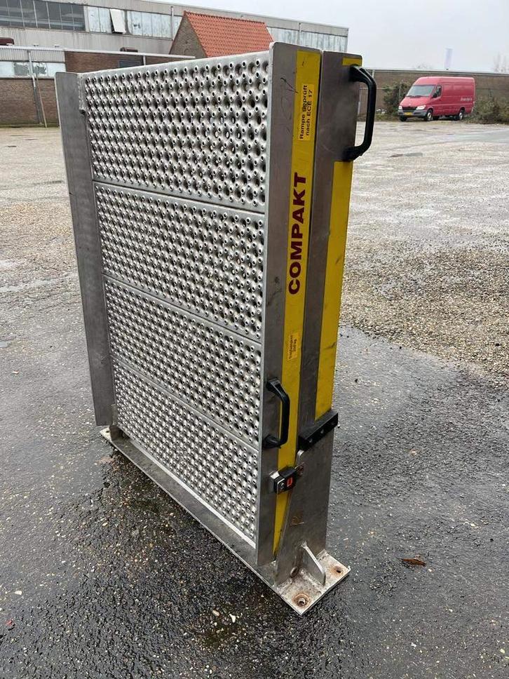 Oprijplaat Compact Rijplaat Rampe Rolstoellift Scootmobiel, Auto diversen, Autogereedschap, Zo goed als nieuw, Ophalen