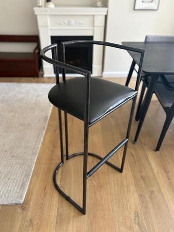 Set van Twee Vintage Zwarte Barkrukken (x2) beschikbaar voor biedingen