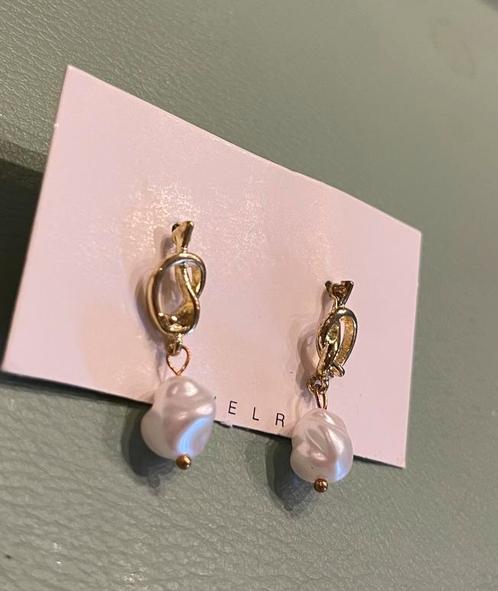 Imitatie pareloorbellen, Handtassen en Accessoires, Oorbellen, Nieuw, Hangers, Overige materialen, Goud, Ophalen