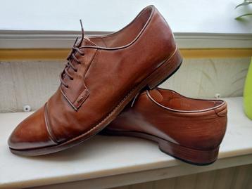 Chaussures en cuir pour hommes.  