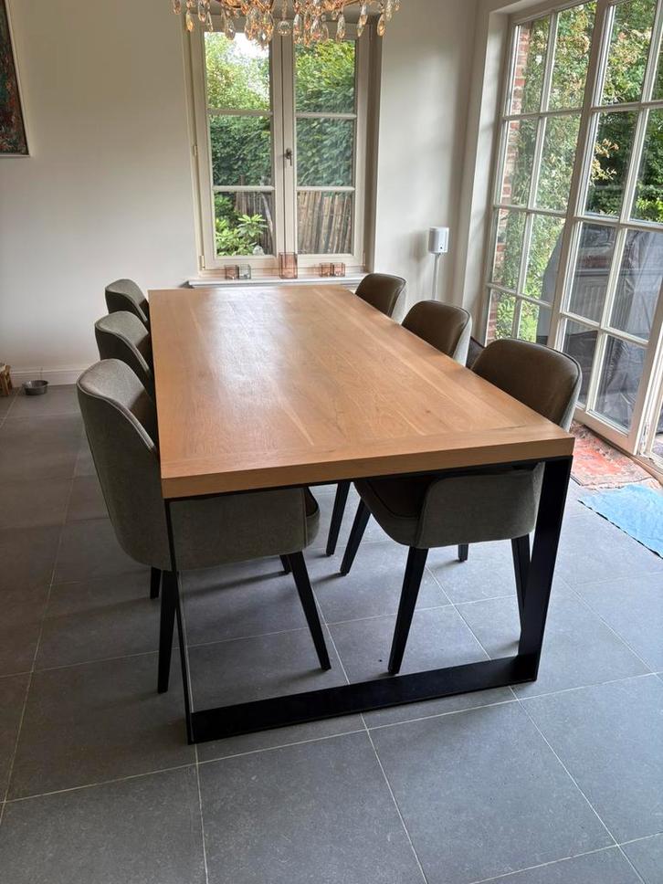 EETTAFEL VOL EIK CHARRELL met 8 stoelen, Huis en Inrichting, Tafels | Eettafels, Zo goed als nieuw, Ophalen