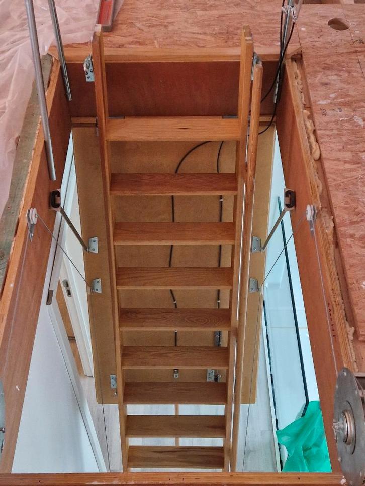 escalier escamotable, Bricolage & Construction, Échelles & Escaliers, Comme neuf, Escalier, 2 à 4 mètres, Enlèvement