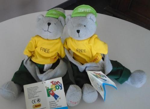 KNUFFEL BEER GROENE BROEK MET PET 32 CM Nieuw, Kinderen en Baby's, Speelgoed | Knuffels en Pluche, Nieuw, Beer, Ophalen of Verzenden