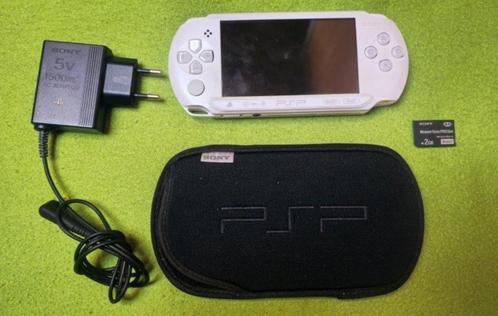 Psp / hoesje / lader / sd kaartje 2Gb, Consoles de jeu & Jeux vidéo, Jeux | Sony PlayStation Portable, Utilisé, Enlèvement ou Envoi