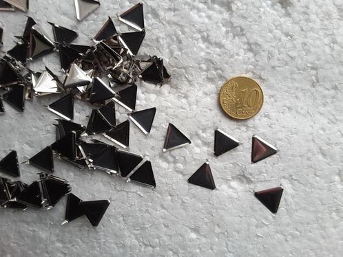 breloque triangle argenté 12 mm à fixer sur les vêtements, Hobby & Loisirs créatifs, Couture & Fournitures, Neuf, Enlèvement ou Envoi