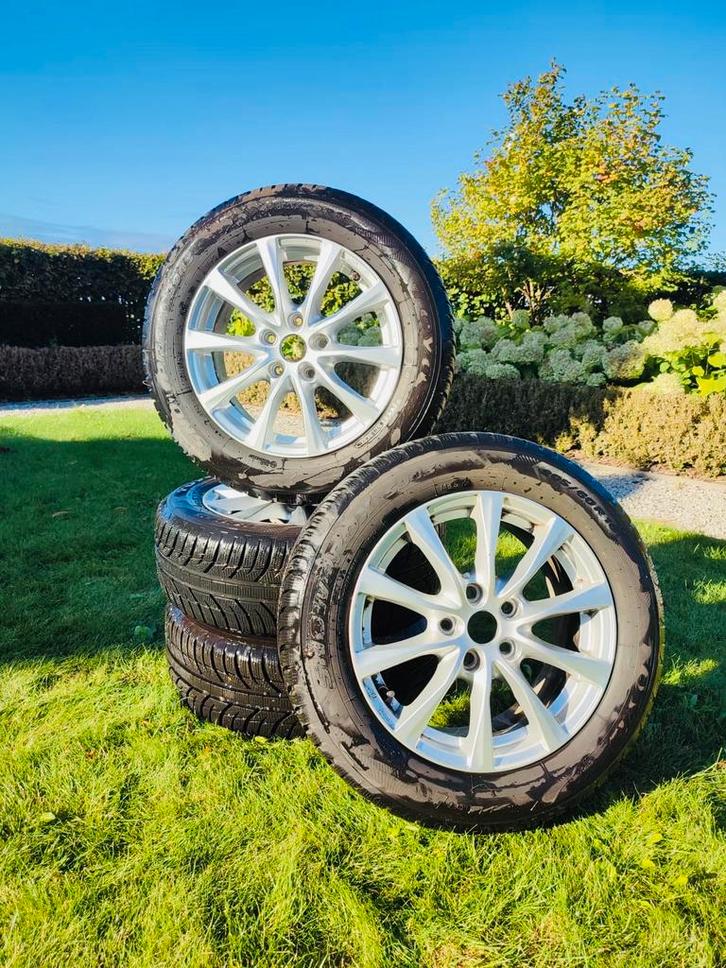 Pneus hiver pour BMW série 1-2 New Toyo 16” 60 205, Autos : Pièces & Accessoires, Pneus & Jantes, Jante(s), Pneus hiver, Enlèvement