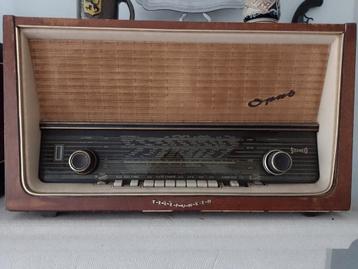 Antiek vintage retro radiotoestel beschikbaar voor biedingen