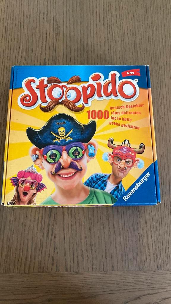 Stoopido, Hobby en Vrije tijd, Gezelschapsspellen | Overige, Zo goed als nieuw, Een of twee spelers, Drie of vier spelers, Ophalen of Verzenden