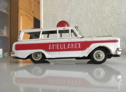 Vintage Blik MF111 Amerikaanse Ambulance, Hobby en Vrije tijd, Modelauto's | Overige schalen, Gebruikt, Overige typen, Ophalen of Verzenden