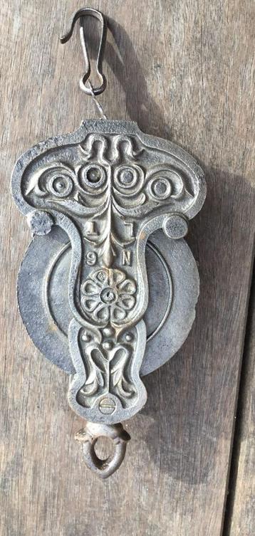 Art Nouveau lusterkatrol beschikbaar voor biedingen