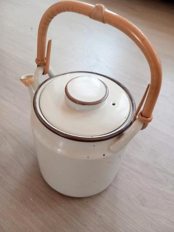 Vintage Trend Pacific Earthstone stamped theepot beschikbaar voor biedingen
