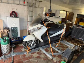 Burgman 125cc met remork beschikbaar voor biedingen