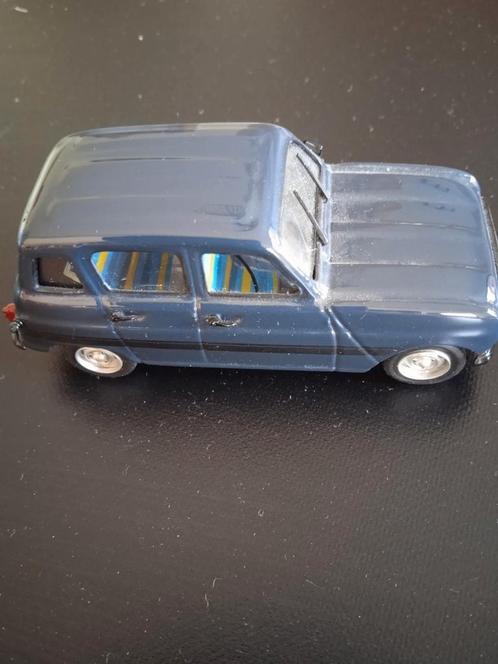 Renault r4 merk: vitesse, Hobby en Vrije tijd, Modelauto's | 1:43, Zo goed als nieuw, Ophalen of Verzenden