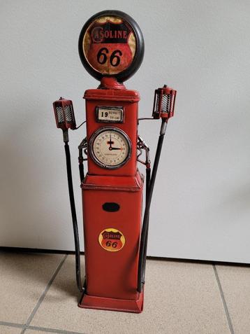 Metalen benzinepomp decoratie beschikbaar voor biedingen