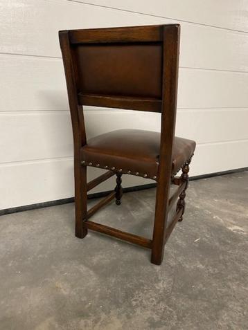 Tafel + 6 stoelen beschikbaar voor biedingen