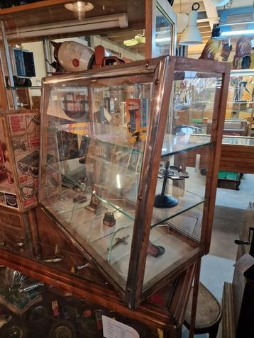 toonbanken vitrine  beschikbaar voor biedingen