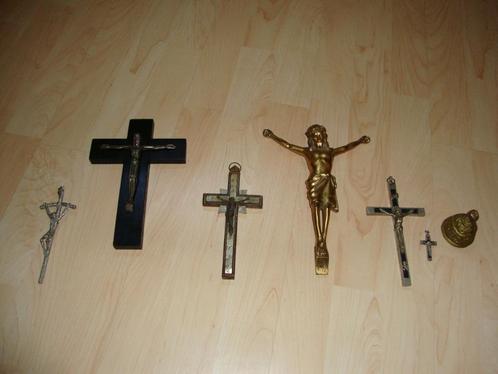 Collectie antieke kruisbeelden / devotionalia, Antiek en Kunst, Antiek | Religieuze voorwerpen, Ophalen of Verzenden