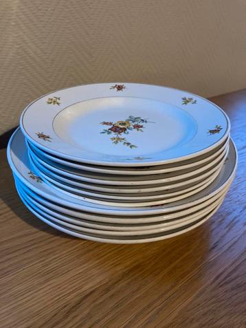 Servies borden Boch Frères La Louvière beschikbaar voor biedingen