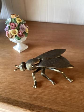 Koperen asbak in  de vorm van krekel beschikbaar voor biedingen