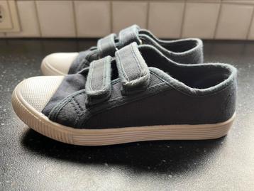 Schoenen maat 28 beschikbaar voor biedingen