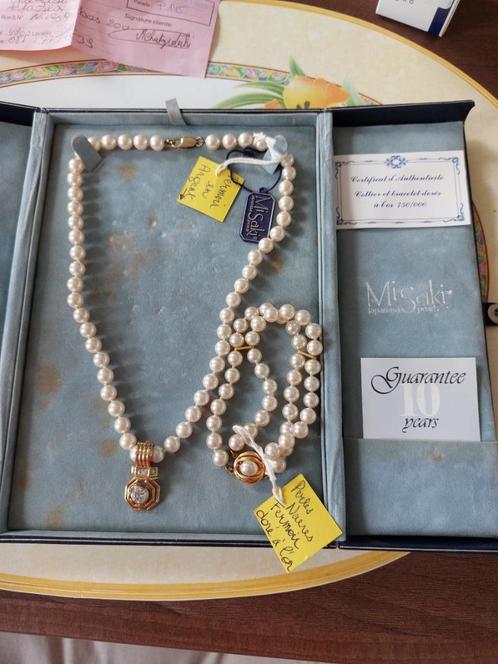 Halsketting en armband van parelmoer, Handtassen en Accessoires, Kettingen, Zo goed als nieuw, Goud, Overige kleuren, Met hanger
