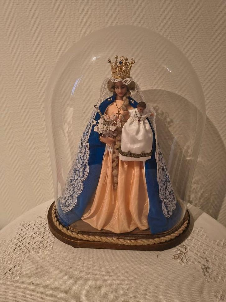 Heilig beeld onder stolp, Antiek en Kunst, Antiek | Religieuze voorwerpen, Ophalen of Verzenden