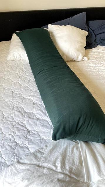 Voedingskussen met 2 hoezen beschikbaar voor biedingen